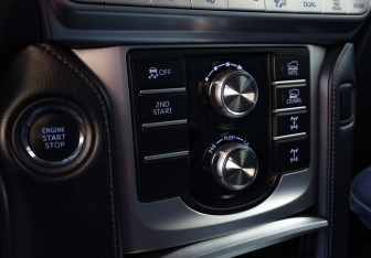 Подержанный автомобиль Toyota Land Cruiser Prado 2018 года (20 фото)