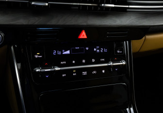 Подержанный автомобиль Kia Carnival 2022 года (17 фото)