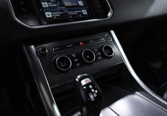 Подержанный автомобиль Land Rover Range Rover Sport 2016 года (24 фото)