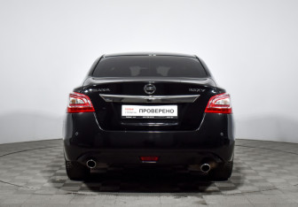 Подержанный автомобиль Nissan Teana 2014 года (6 фото)