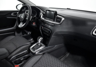 Подержанный автомобиль Kia Ceed Wagon 2019 года (13 фото)