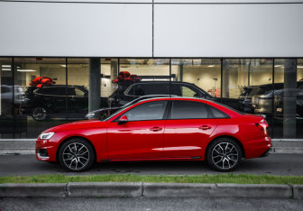 Подержанный автомобиль Audi A4 Sedan 2020 года (9 фото)