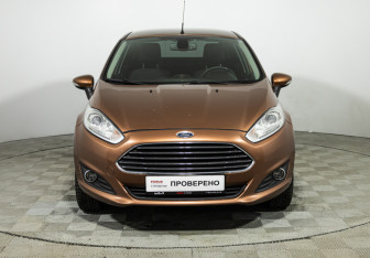 Подержанный автомобиль Ford Fiesta Sedan 2015 года (2 фото)