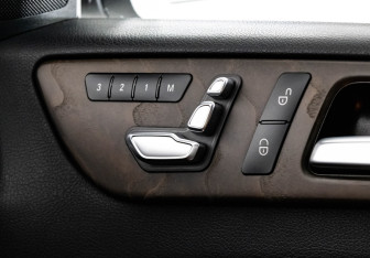 Подержанный автомобиль Mercedes-Benz GLE 2015 года (25 фото)