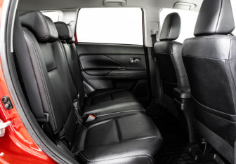 Подержанный автомобиль Mitsubishi Outlander 2013 года (19 фото)