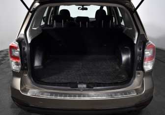 Подержанный автомобиль Subaru Forester Suv 2017 года (18 фото)