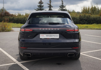 Подержанный автомобиль Porsche Cayenne 2018 года (10 фото)