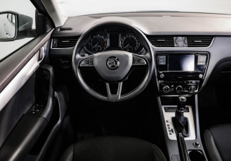 Подержанный автомобиль Skoda Octavia Liftback 2020 года (11 фото)