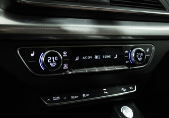 Подержанный автомобиль Audi Q5 2017 года (19 фото)