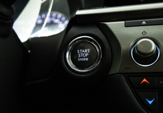 Подержанный автомобиль Lexus ES 2015 года (22 фото)