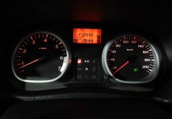 Подержанный автомобиль Renault Duster 2014 года (12 фото)