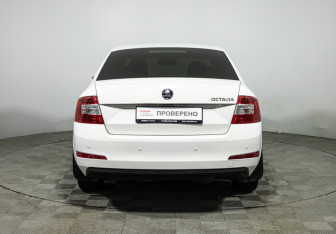 Подержанный автомобиль Skoda Octavia Liftback 2015 года (6 фото)