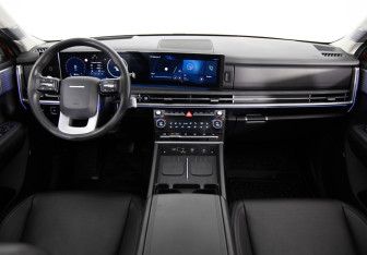 Подержанный автомобиль Hyundai Santa Fe 2025 года (9 фото)