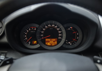 Подержанный автомобиль Toyota RAV4 2012 года (13 фото)