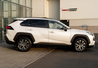 Новый Toyota RAV4 2025 (6 фото)
