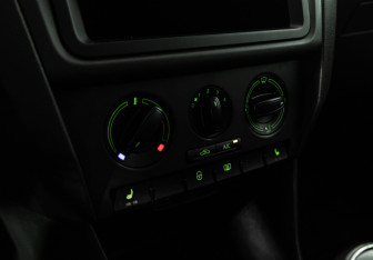 Подержанный автомобиль Skoda Rapid Liftback 2014 года (15 фото)