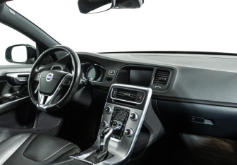 Подержанный автомобиль Volvo V60 Cross Country 2016 года (9 фото)