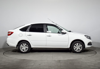 Подержанный автомобиль LADA (ВАЗ) Granta Liftback 2023 года (4 фото)
