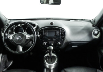 Подержанный автомобиль Nissan Juke 2011 года (13 фото)