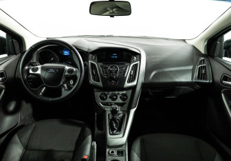Подержанный автомобиль Ford Focus Wagon 2012 года (13 фото)