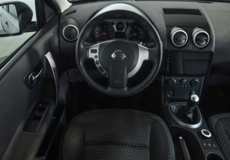 Подержанный автомобиль Nissan Qashqai 2007 года (7 фото)