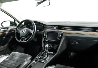 Подержанный автомобиль Volkswagen Passat Sedan 2016 года (9 фото)