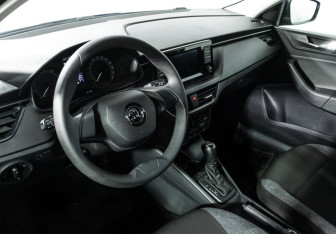 Подержанный автомобиль Skoda Rapid Liftback 2020 года (11 фото)