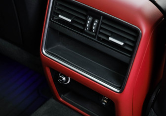 Подержанный автомобиль Porsche Cayenne 2019 года (30 фото)