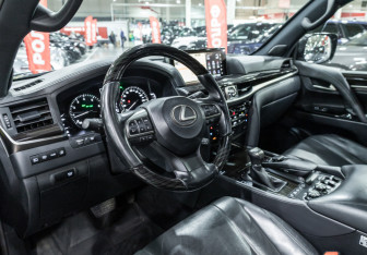 Подержанный автомобиль Lexus LX 2020 года (15 фото)