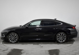 Подержанный автомобиль Hyundai Sonata 2021 года (8 фото)