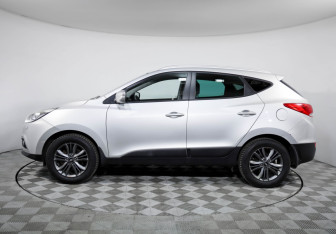 Подержанный автомобиль Hyundai ix35 2014 года (8 фото)