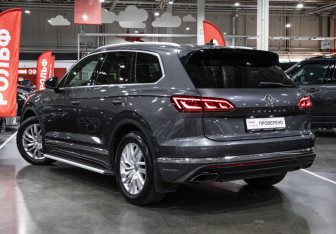 Подержанный автомобиль Volkswagen Touareg 2019 года (12 фото)