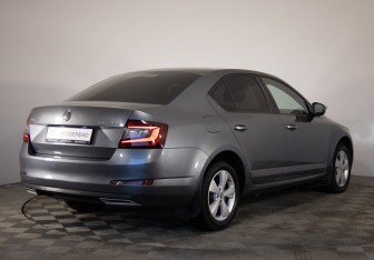 Подержанный автомобиль Skoda Octavia Liftback 2014 года (5 фото)