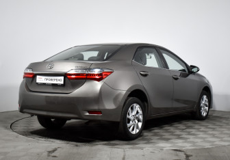 Подержанный автомобиль Toyota Corolla Sedan 2016 года (5 фото)