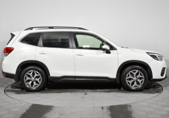 Подержанный автомобиль Subaru Forester Suv 2021 года (4 фото)
