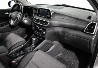 Подержанный автомобиль Hyundai Tucson 2019 года (12 фото)
