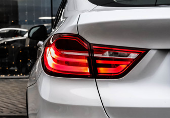 Подержанный автомобиль BMW X4 2017 года (10 фото)