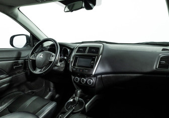 Подержанный автомобиль Mitsubishi ASX 2013 года (9 фото)
