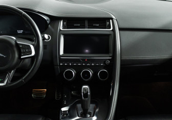 Подержанный автомобиль Jaguar E-Pace 2019 года (14 фото)