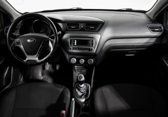 Подержанный автомобиль Kia Rio Hatchback 2016 года (13 фото)