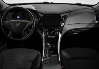 Подержанный автомобиль Hyundai Sonata 2012 года (16 фото)