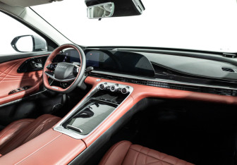 Подержанный автомобиль Exeed RX 2023 года (9 фото)