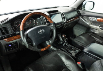 Подержанный автомобиль Toyota Land Cruiser Prado 2006 года (11 фото)