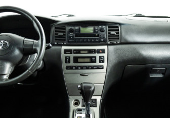 Подержанный автомобиль Toyota Corolla Hatchback 2006 года (14 фото)