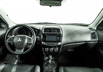Подержанный автомобиль Mitsubishi ASX 2014 года (13 фото)