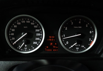 Подержанный автомобиль BMW X6 2013 года (12 фото)