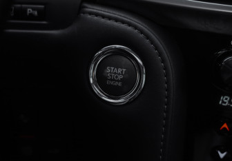 Подержанный автомобиль Lexus LX 2016 года (22 фото)