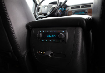 Подержанный автомобиль Chevrolet Tahoe 2012 года (20 фото)