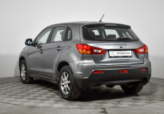 Подержанный автомобиль Mitsubishi ASX 2012 года (7 фото)