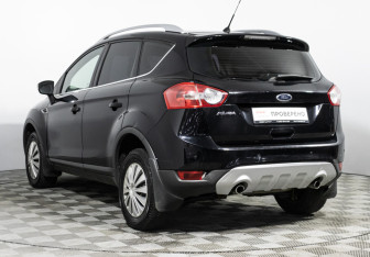 Подержанный автомобиль Ford Kuga 2011 года (7 фото)